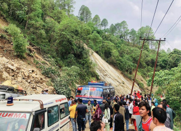 सल्यानमा गुडिरहेको बसमा करेन्ट लाग्दा दुई जनाको घटनास्थलमै मृत्यु